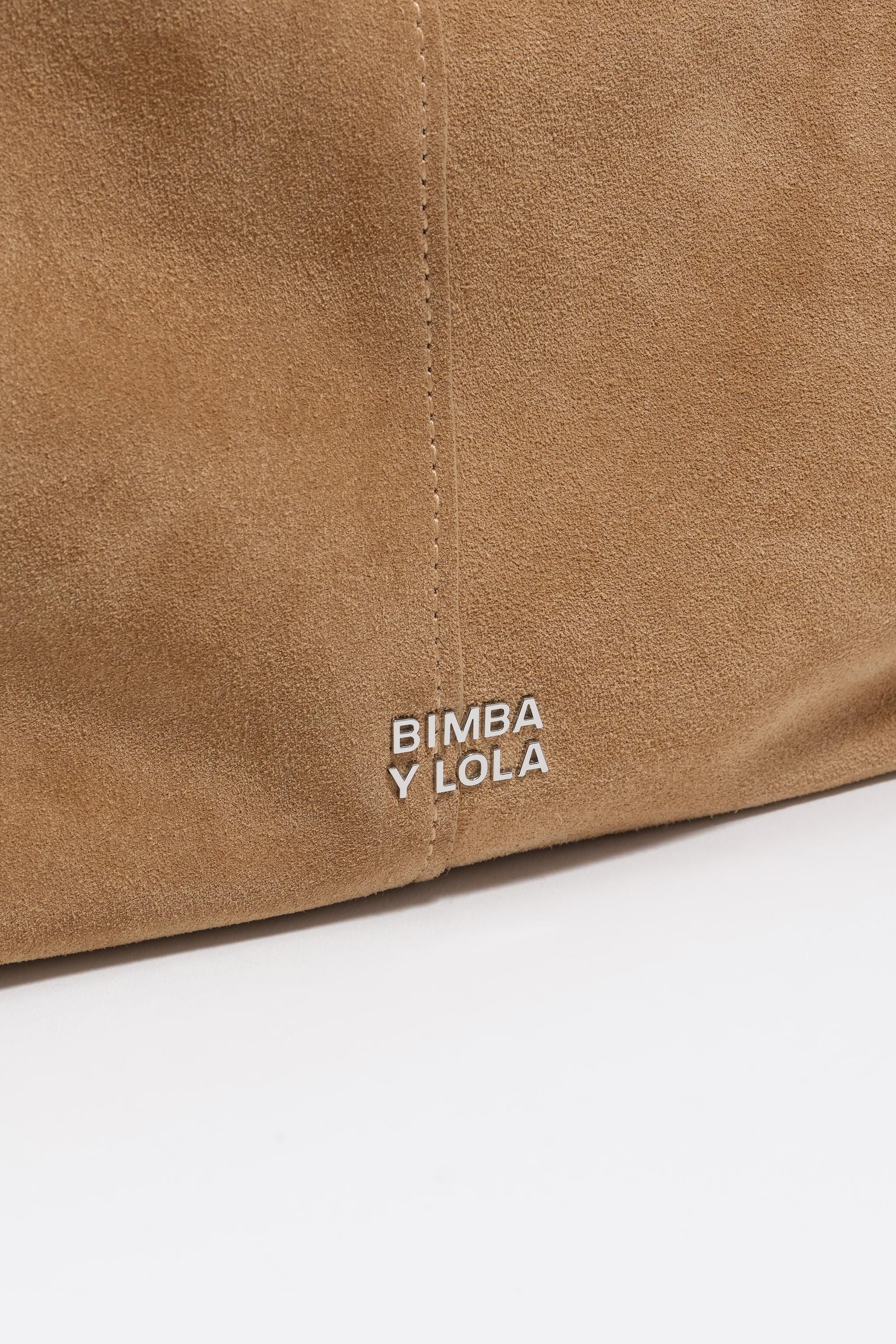 Bolsa de compras grande em camurça na cor natural.
