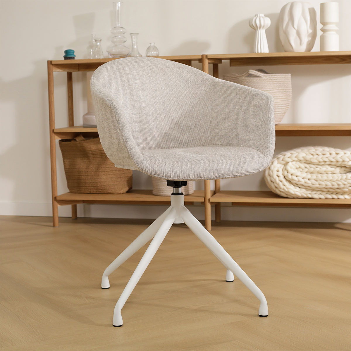 Eetkamerstoel Nola-Otis beige draaibaar - wit onderstel