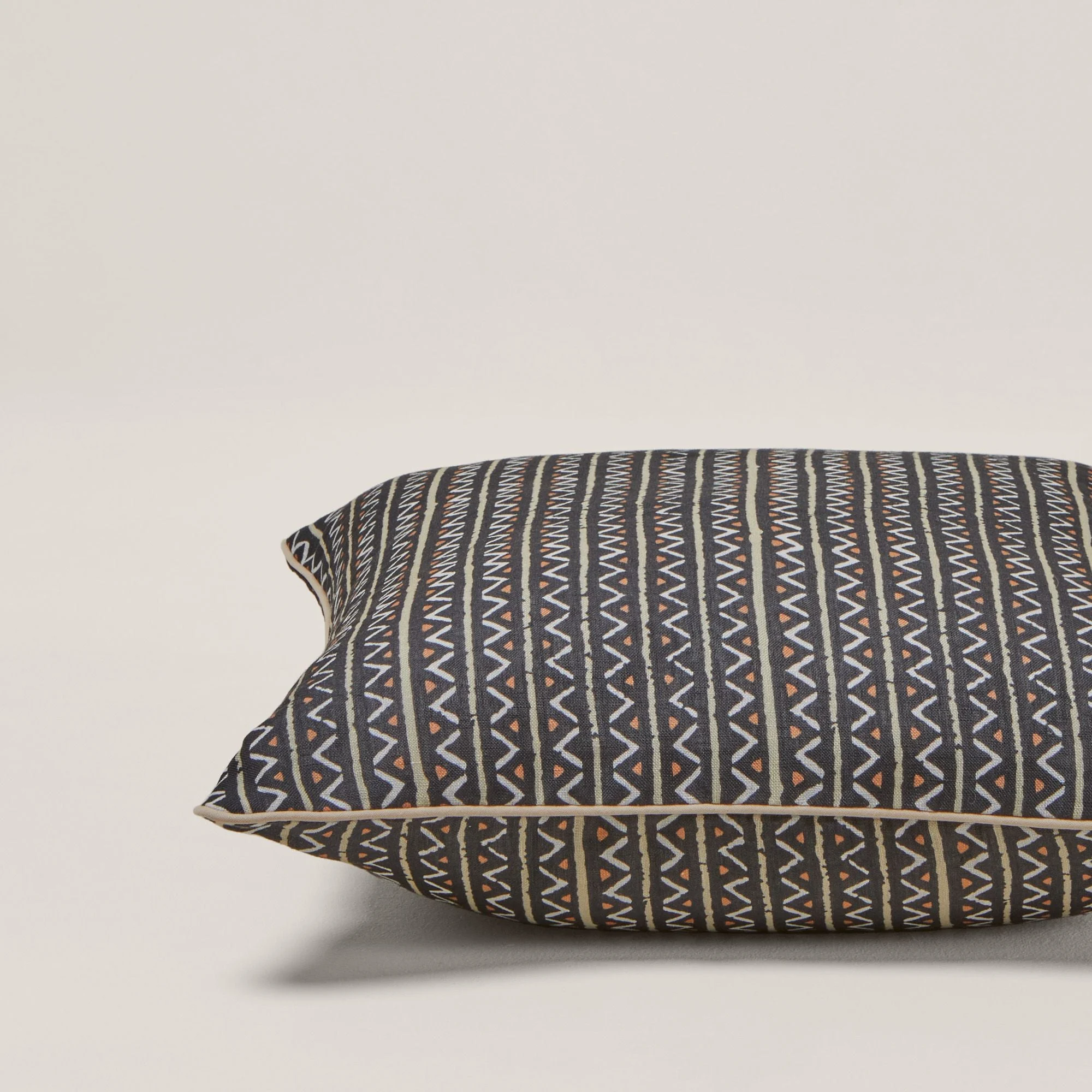 MALIA - Housse de coussin | Noir