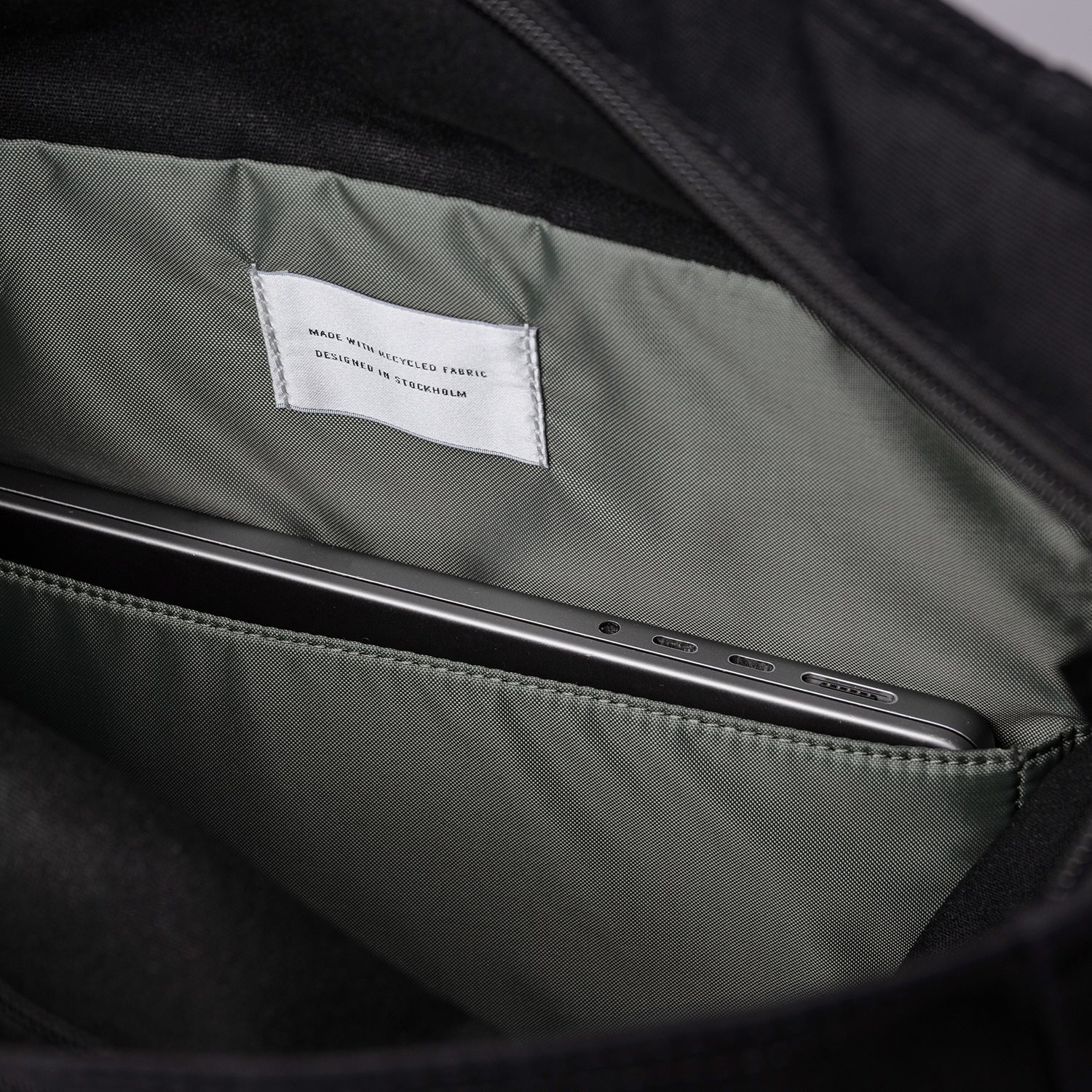 Sandqvist Dante Vegan black with black webbing