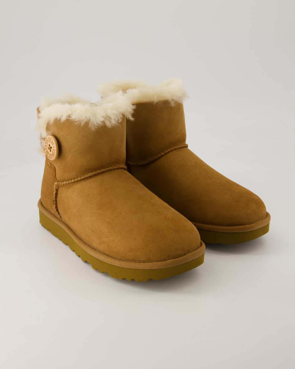 UGG Mini Bailey Button II Winterschuhe in Braun