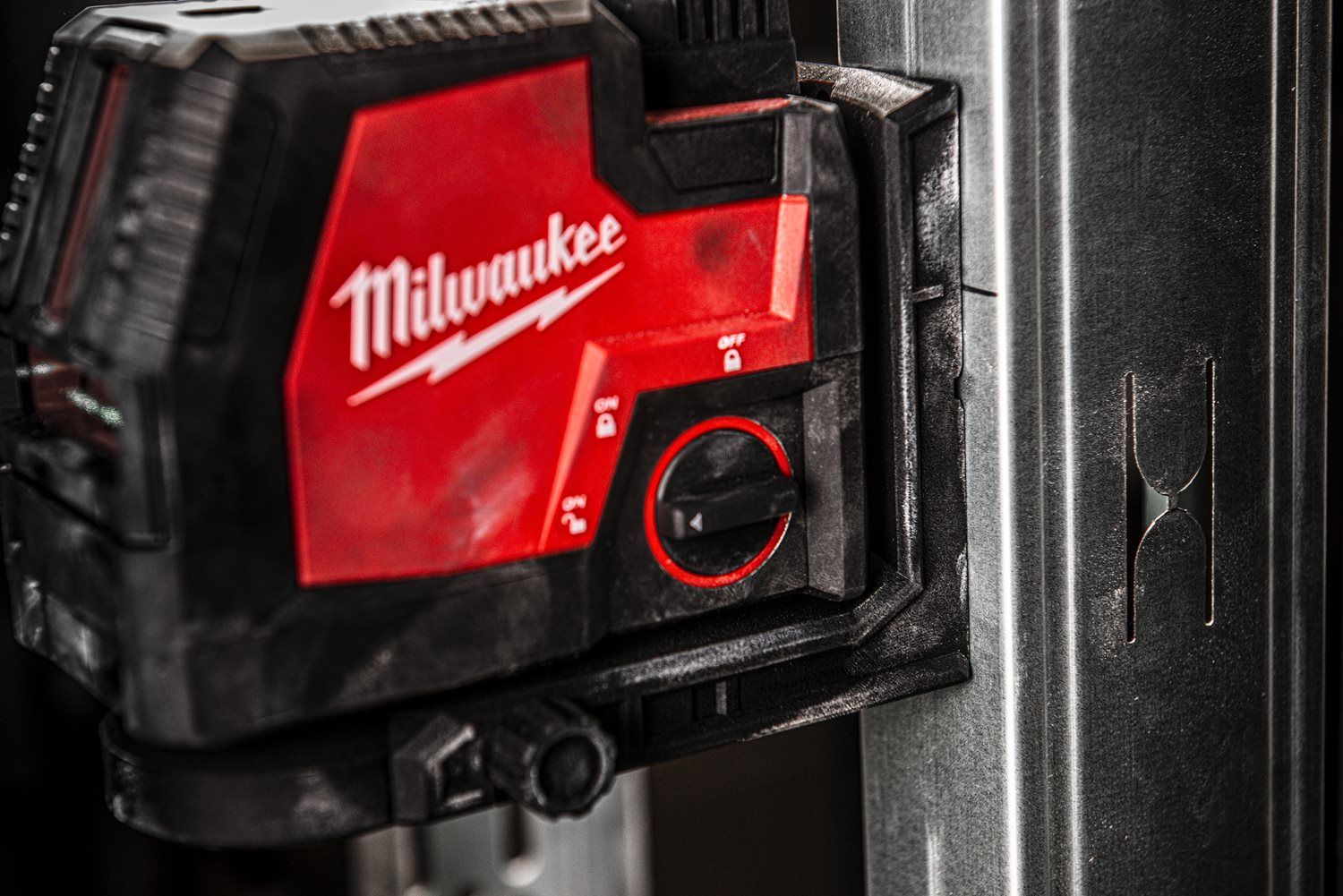 Milwaukee L4 CLLP-301C Punt- en kruislijnlaser groen REDLITHIUM™ 3.0Ah USB batterij in koffer - 4933478099
