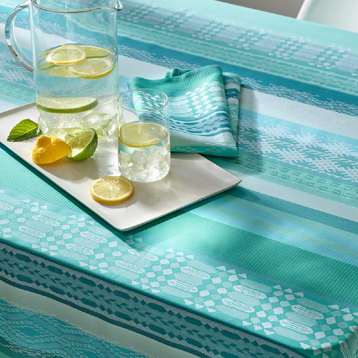 Nappe pur coton bleu 155x260 Garnier Thiebaut