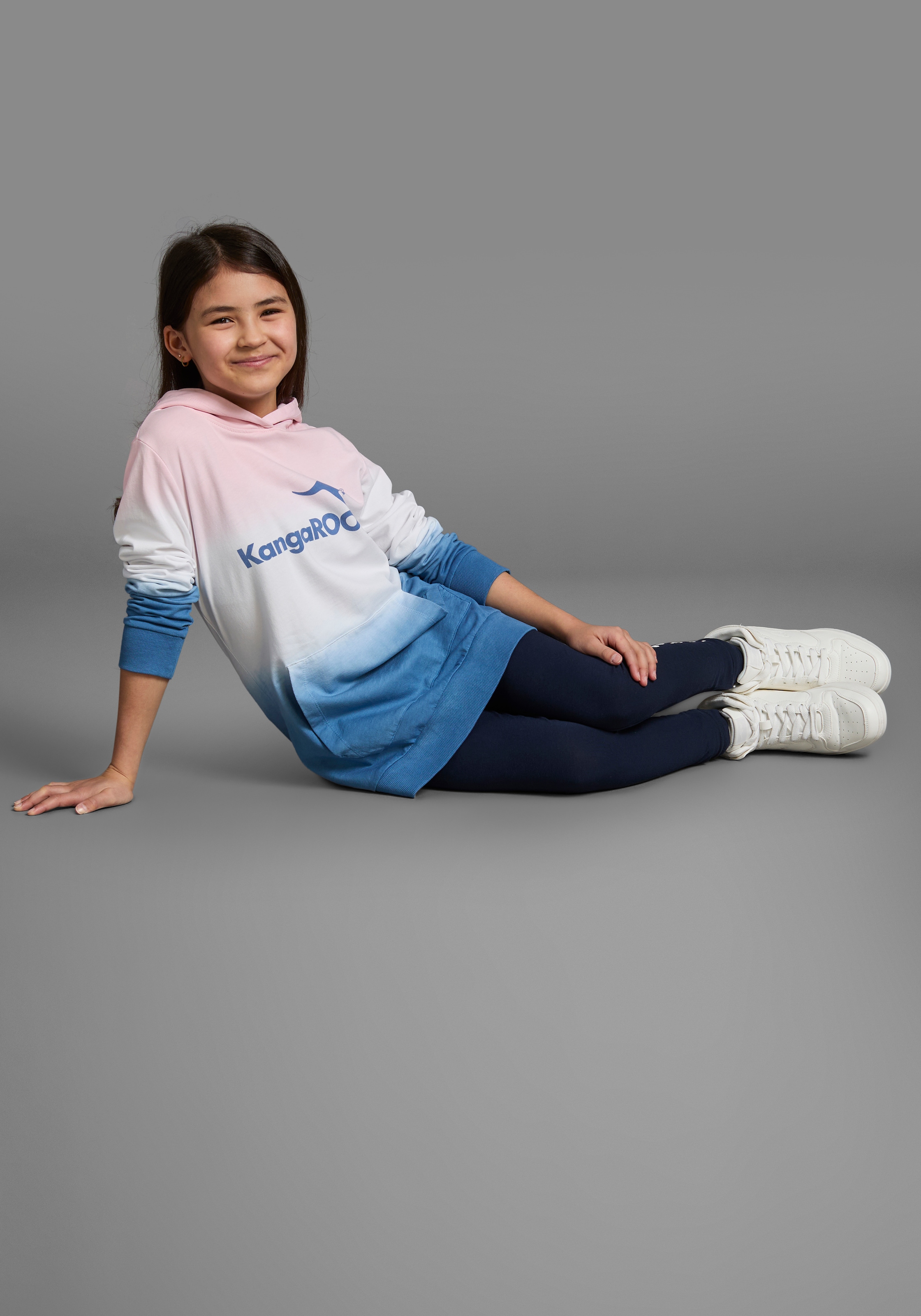 KangaROOS Kapuzensweatshirt », Longsweatshirt mit Farbverlauf«, Langarm mit Bündchen,  taillierter Schnitt,  mit Logodruck