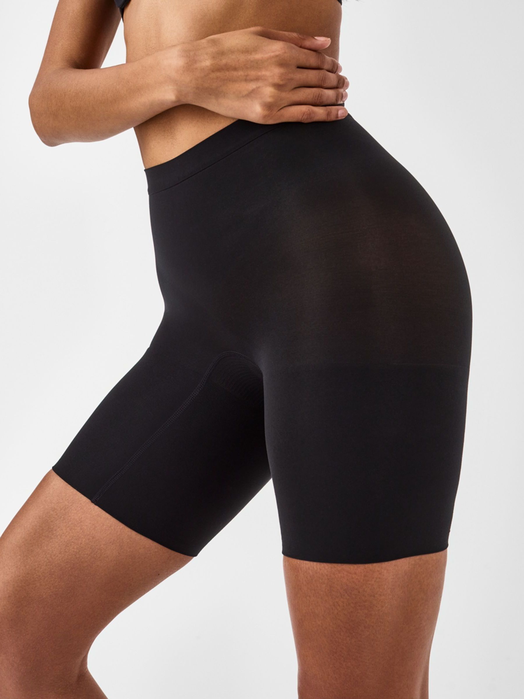 Zwart - SPANX SPANXsculpt™ Naadloze Power Mid-Thigh Short