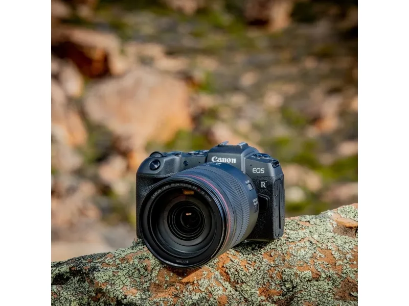 Canon EOS RP - Digitalkamera - spejlløst - 26.2 MP - Full Frame - 4K / 25 fps - 4.3x optisk zoom RF 24-105 mm F4 L IS USM objektiv - Wi-Fi, Bluetooth - med Canon Mount Adapter EF-EOS R