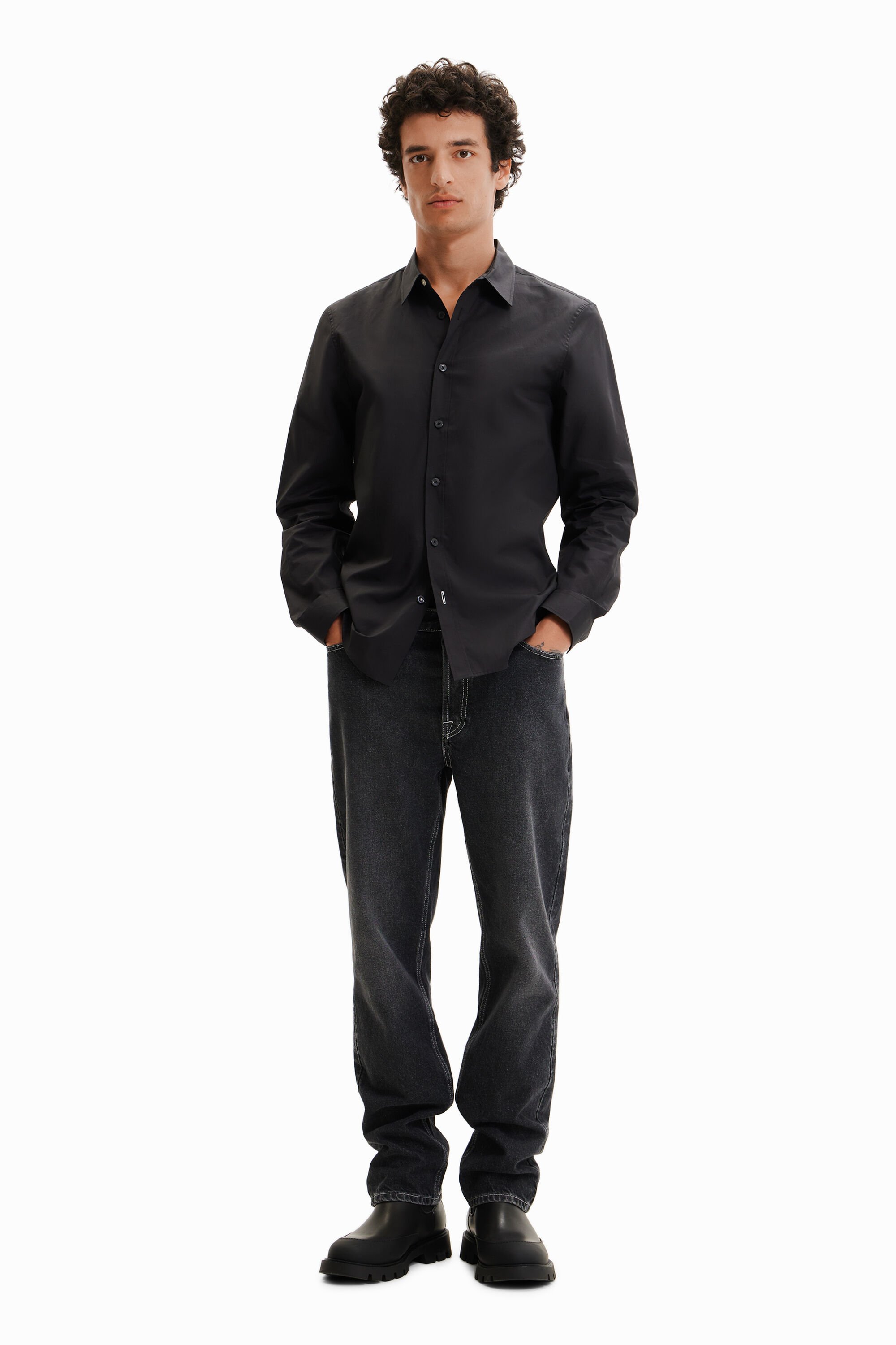Chemise basique détails contraste