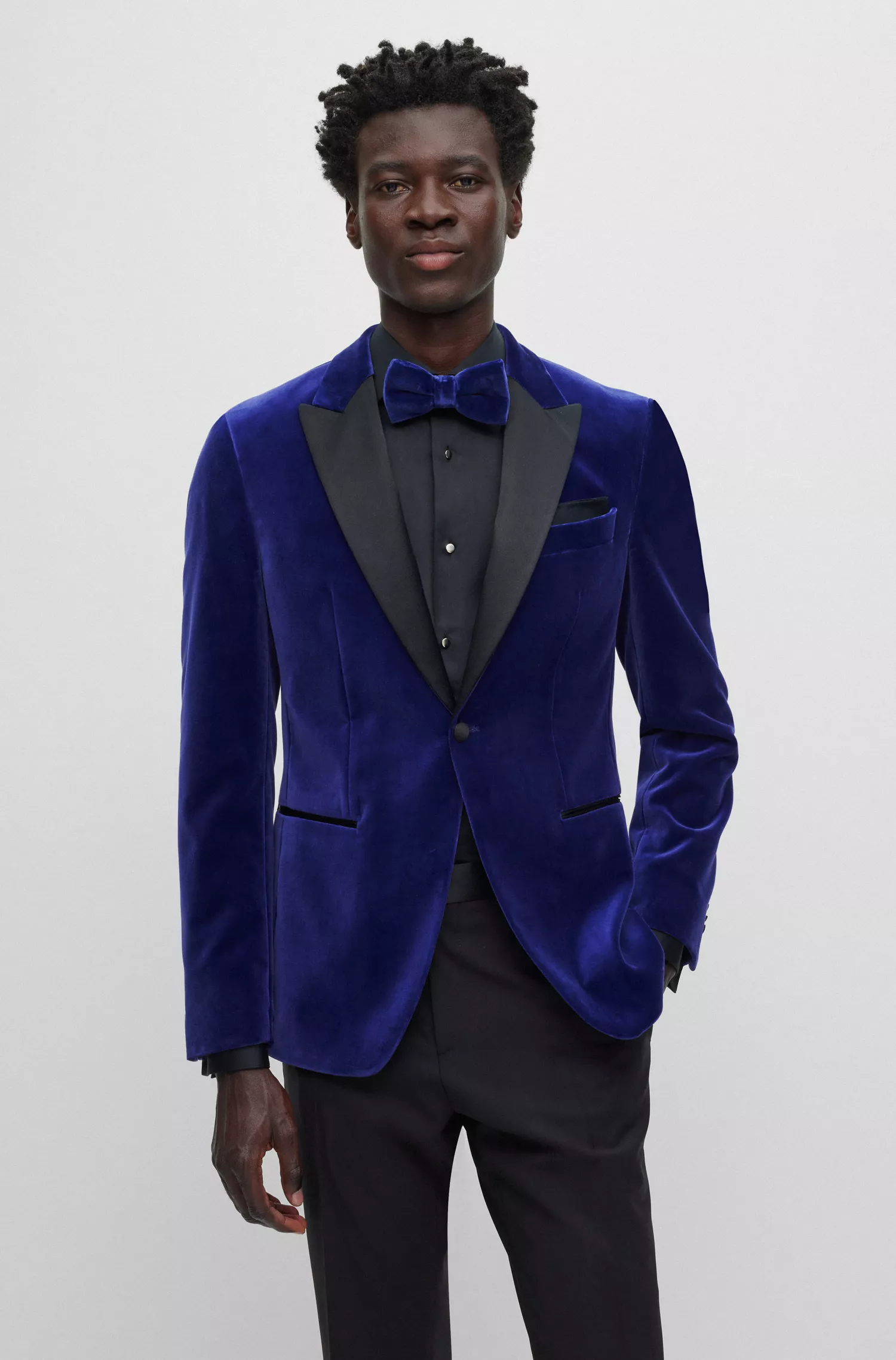 Blazer de smoking BOSS preto, corte slim, em veludo de puro algodão.