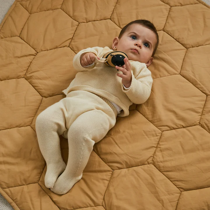 Lorena Canals - Honeycomb Spielmatte, 100 x 100 cm, honey / natural / dunkelgrau
