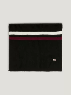 Cachecol listrado com estampa de bandeira elevada