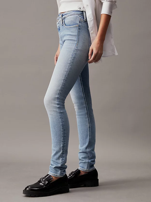 Calça jeans skinny de cintura média