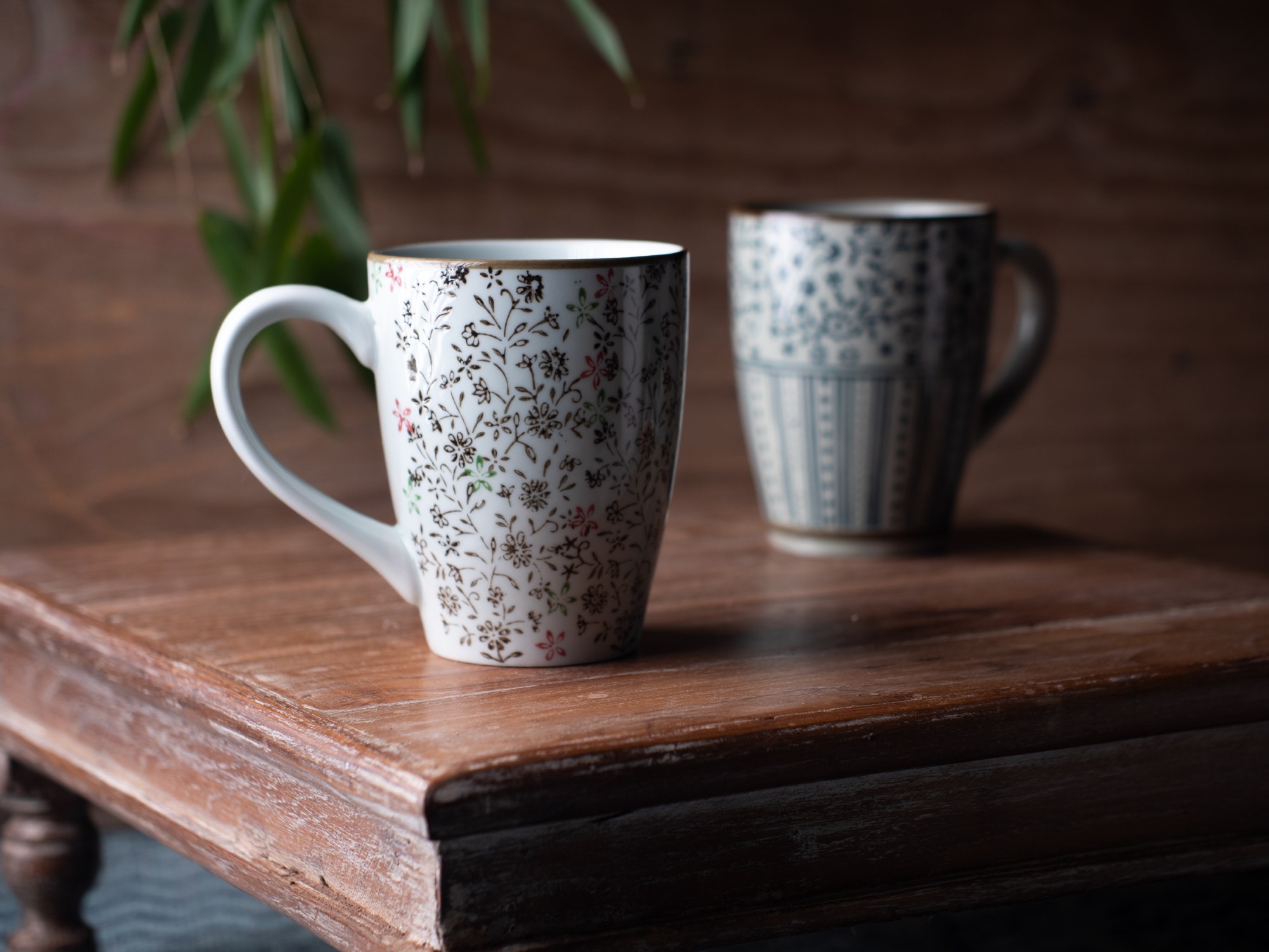 Tasse Gordes 'Rote Blüte', weiß, braun, rot, H 12 cm, Ø 9,5 cm zu 4,80
