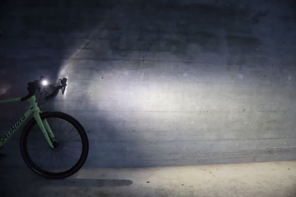 APOLLO 2000 Scheinwerfer  schwarz  2000 Lumen, USB-C