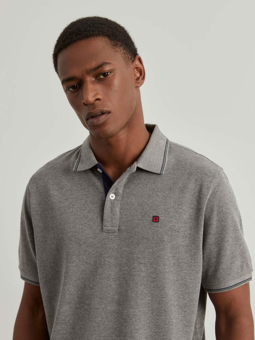 Polo piqué regular fit em algodão
