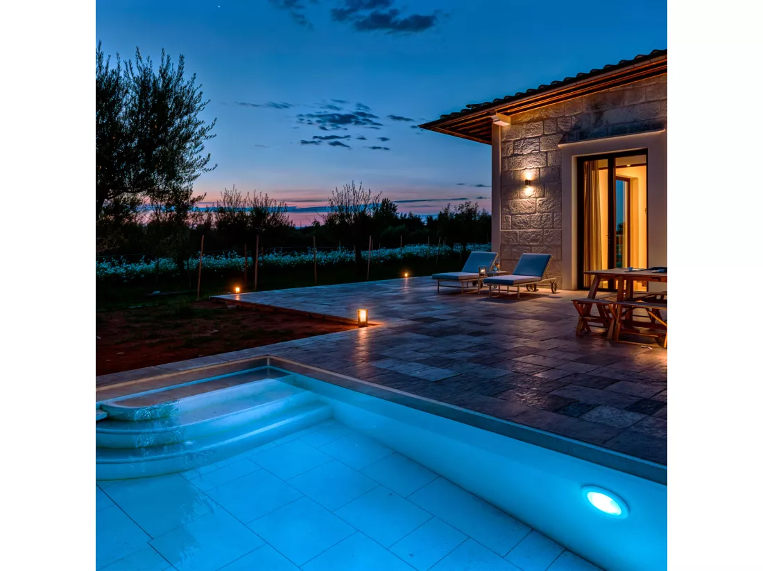Spot LED Piscine en Saillie RGBW Submersible 12V DC IP68 35W RGBW