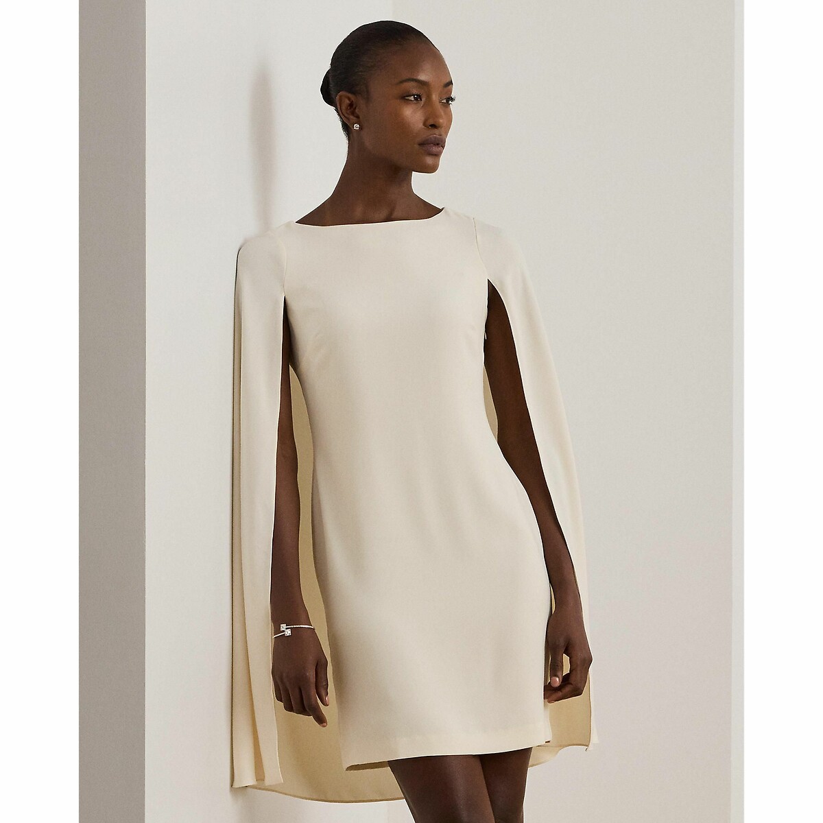 LAUREN RALPH LAUREN<br>Vestido curto de coquetel com decote canoa e capa PETRA.