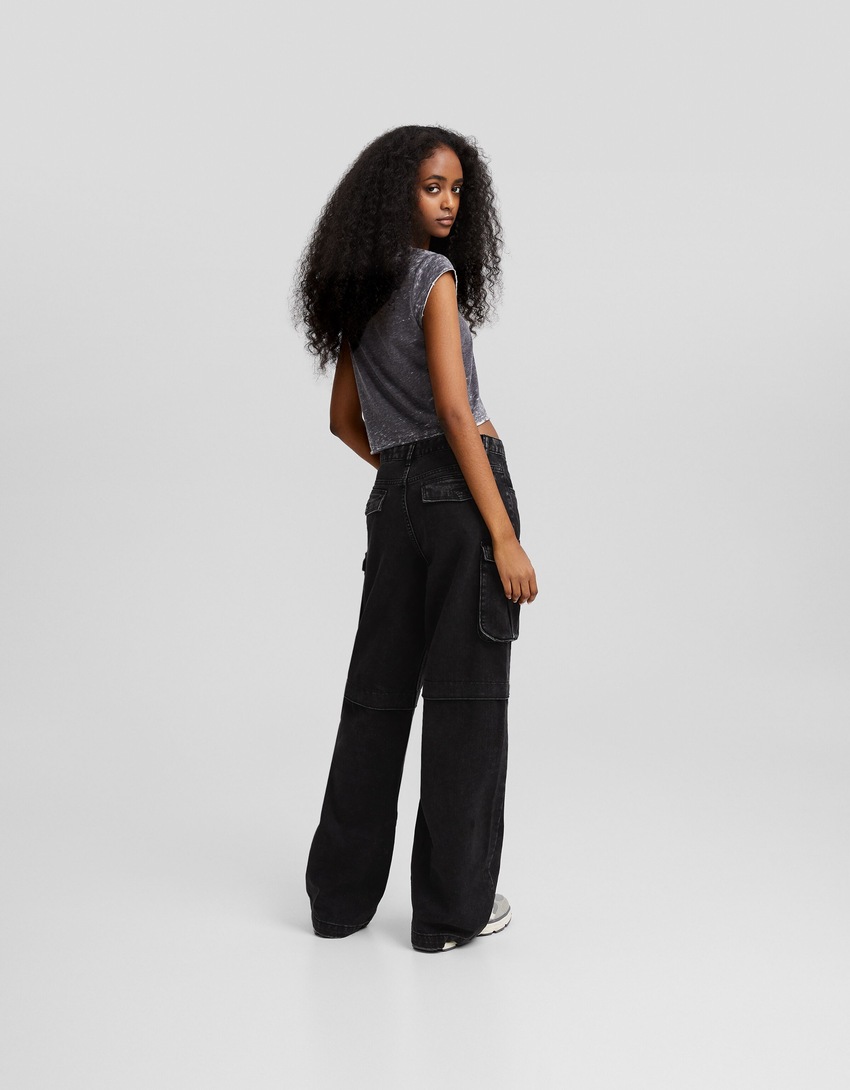 Calça cargo com vários bolsos
