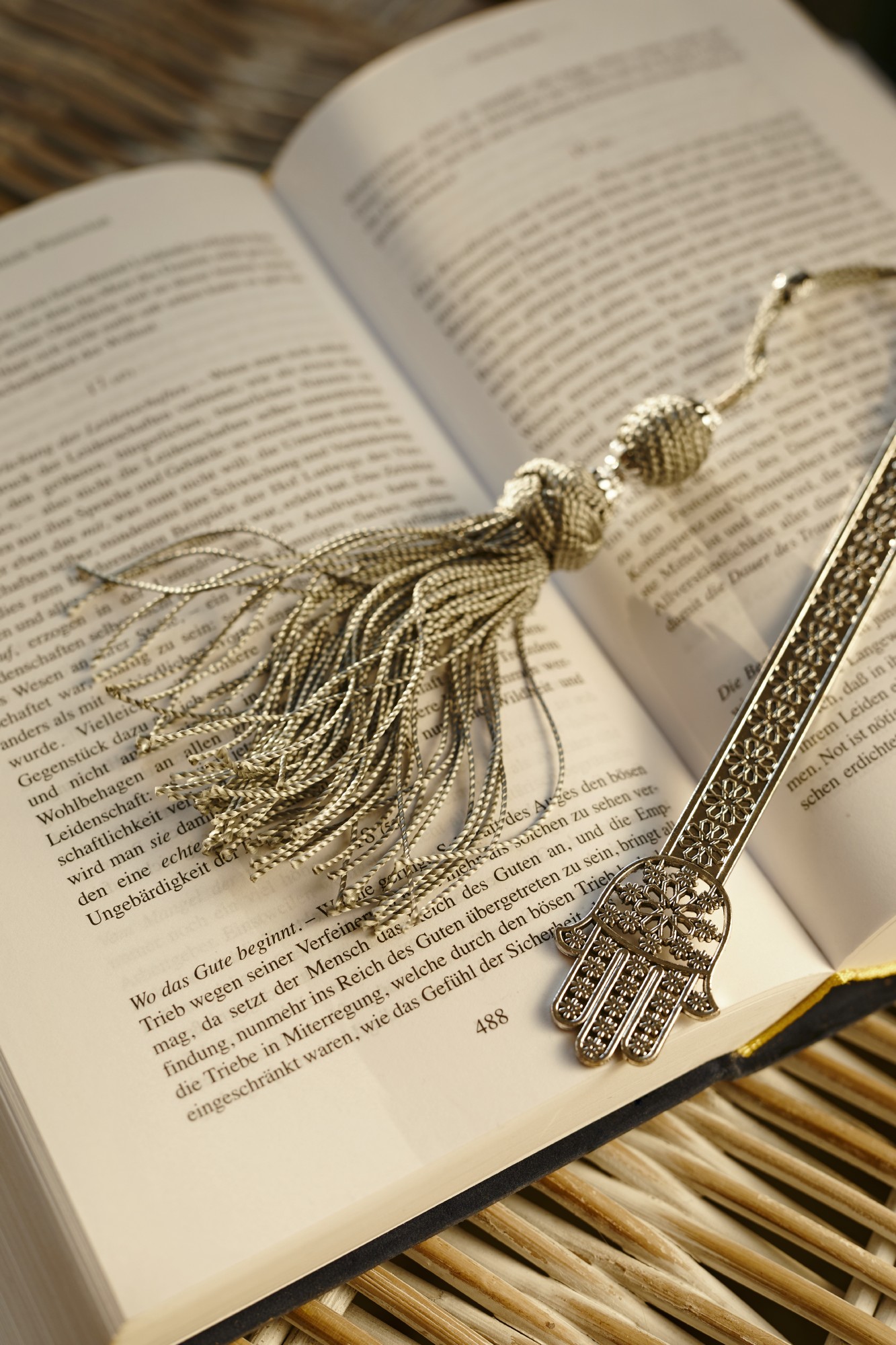 Lesezeichen 'Fatima' mit Troddel, grau, L 18 cm, B 3 cm günstig bestellen