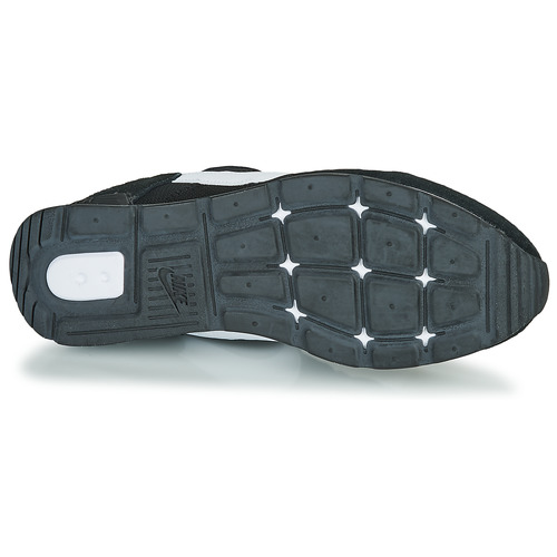 Nike - VENTURE RUNNER - Noir / Blanc