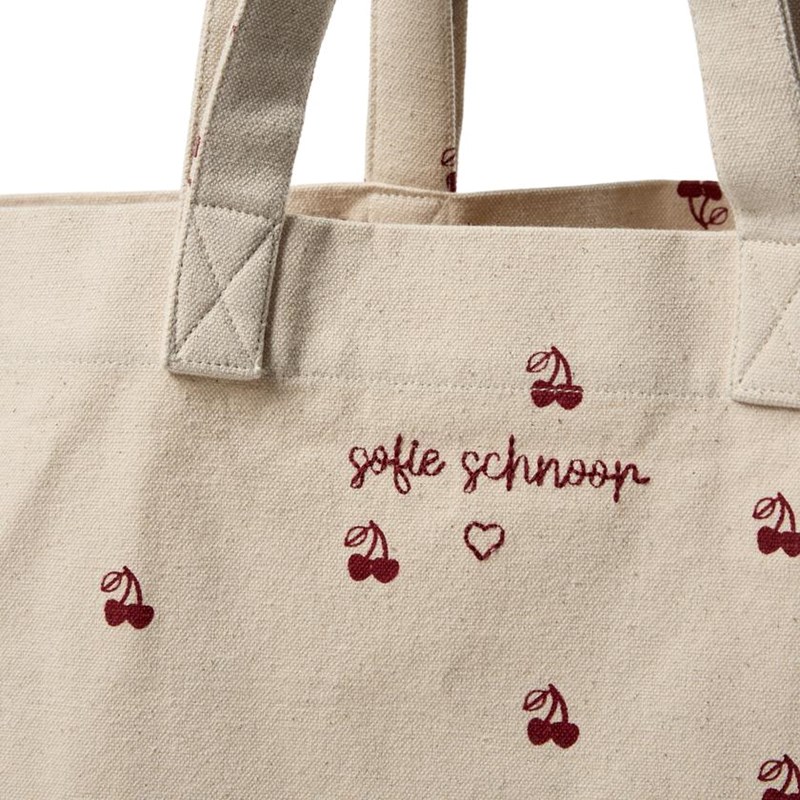 Sofie Schnoor<br>Shopper Klara