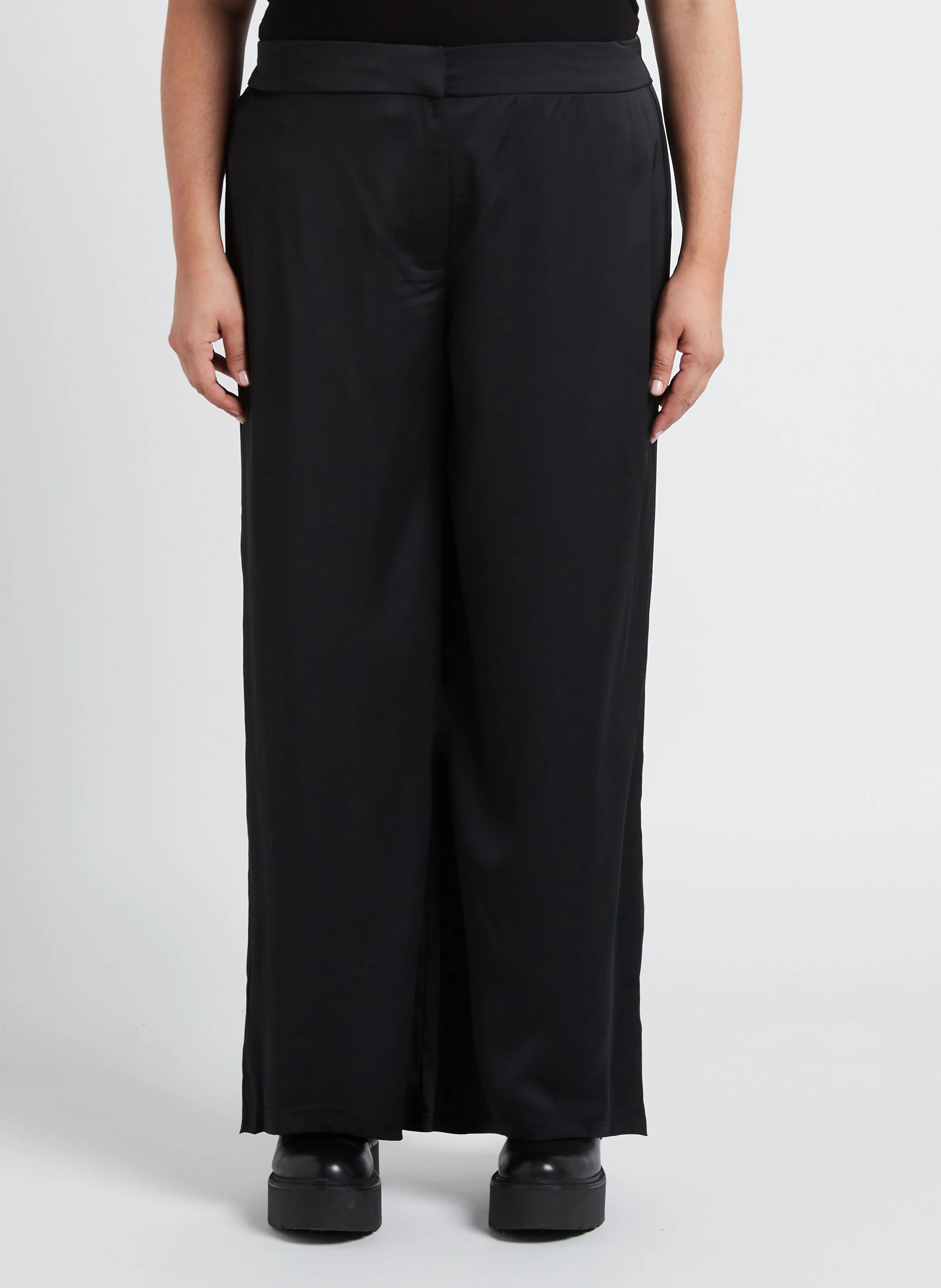 KAY - Pantalon droit taille haute en satin | Noir