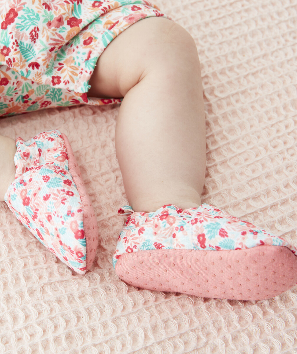 LES CHAUSSONS ROSES FLEURIES
