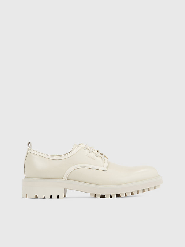 Sapatos de couro com cadarço