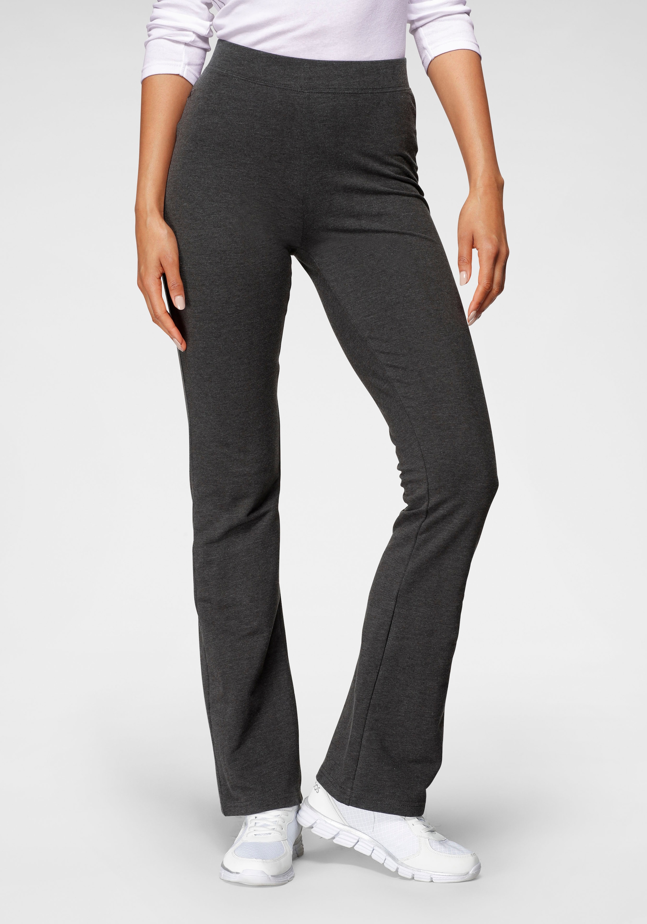 KangaROOS Jazzpants  mit hohem Stretch-Anteil sitzt wie eine zweite Haut