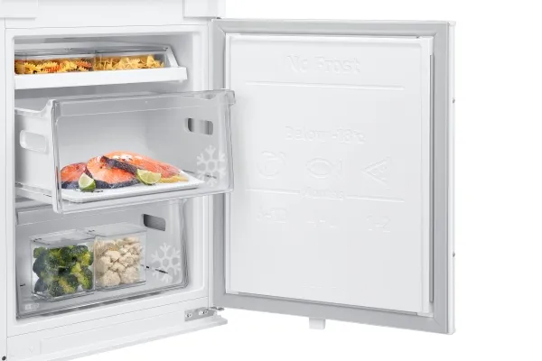 Samsung BRB30705EWW - Køleskab/fryser - bund-fryser - til indbygning - niche - bredde: 55.5 cm - dybde: 56 cm - højde: 193.8 cm - 298 liter - Klasse E - almindelig hvid