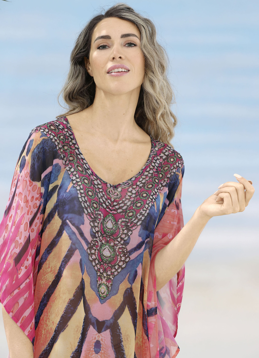 Laurina Kaftan mit Schmucksteinchen, leicht transparent