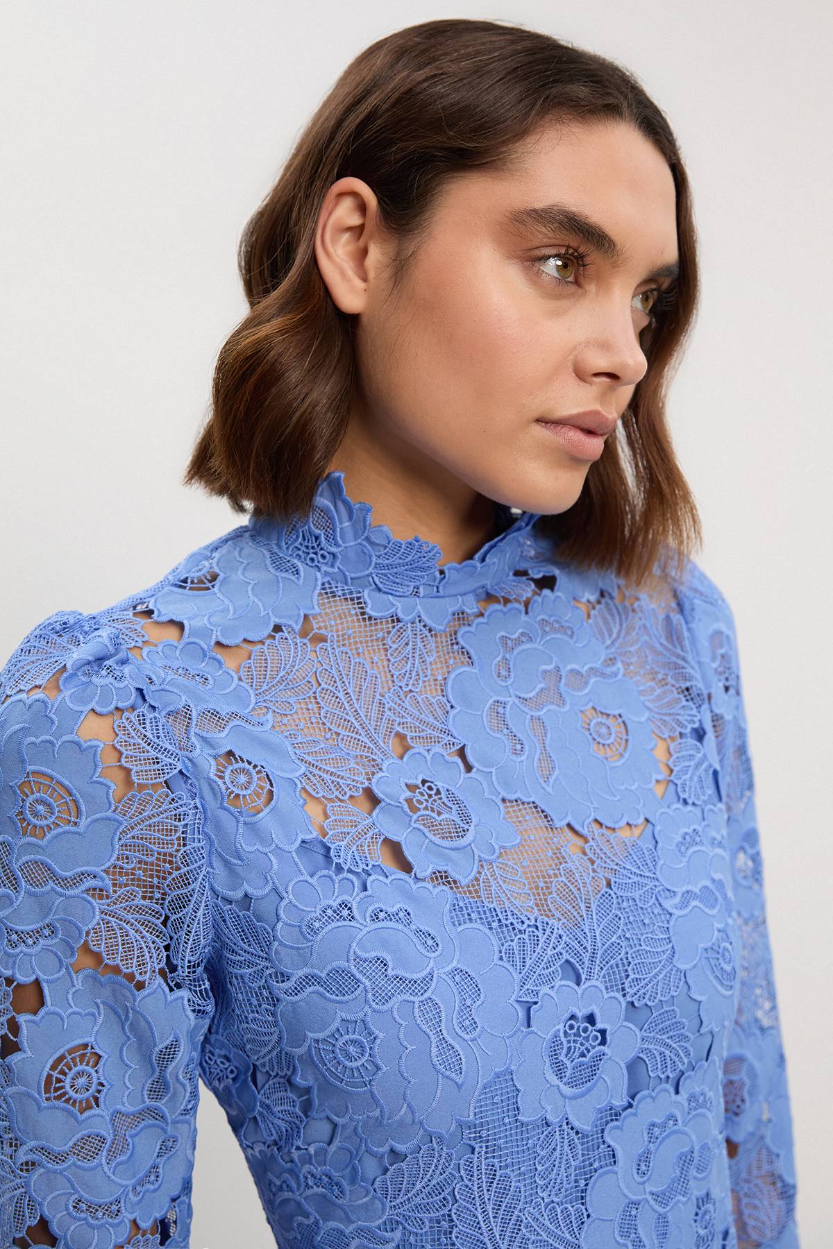 KarenMillen Robe mini tissée en dentelle guipure à col haut