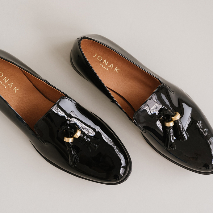 Mocassins à talons plats et bouts ronds  en cuir vernis noir et or