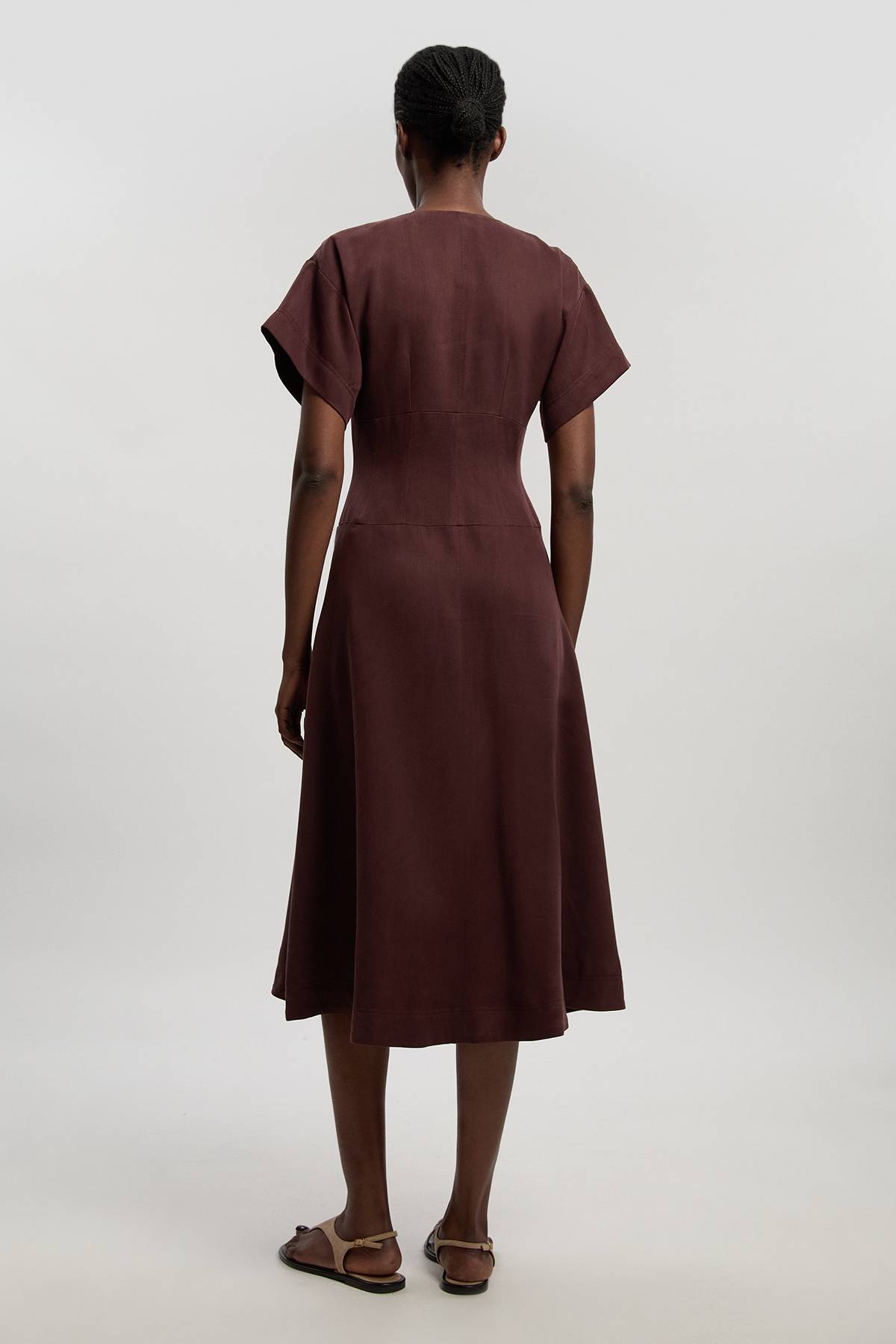 KarenMillen Robe Longue Ajustée En Mélange Tencel À Col V Avec Détail Zippé