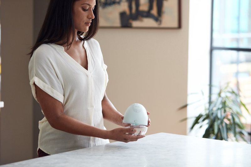 Elvie Pump  Dubbele Elektrische Borstkolf - Draagbaar - Hands-free - Geluidsloos - incl. 4 flessen