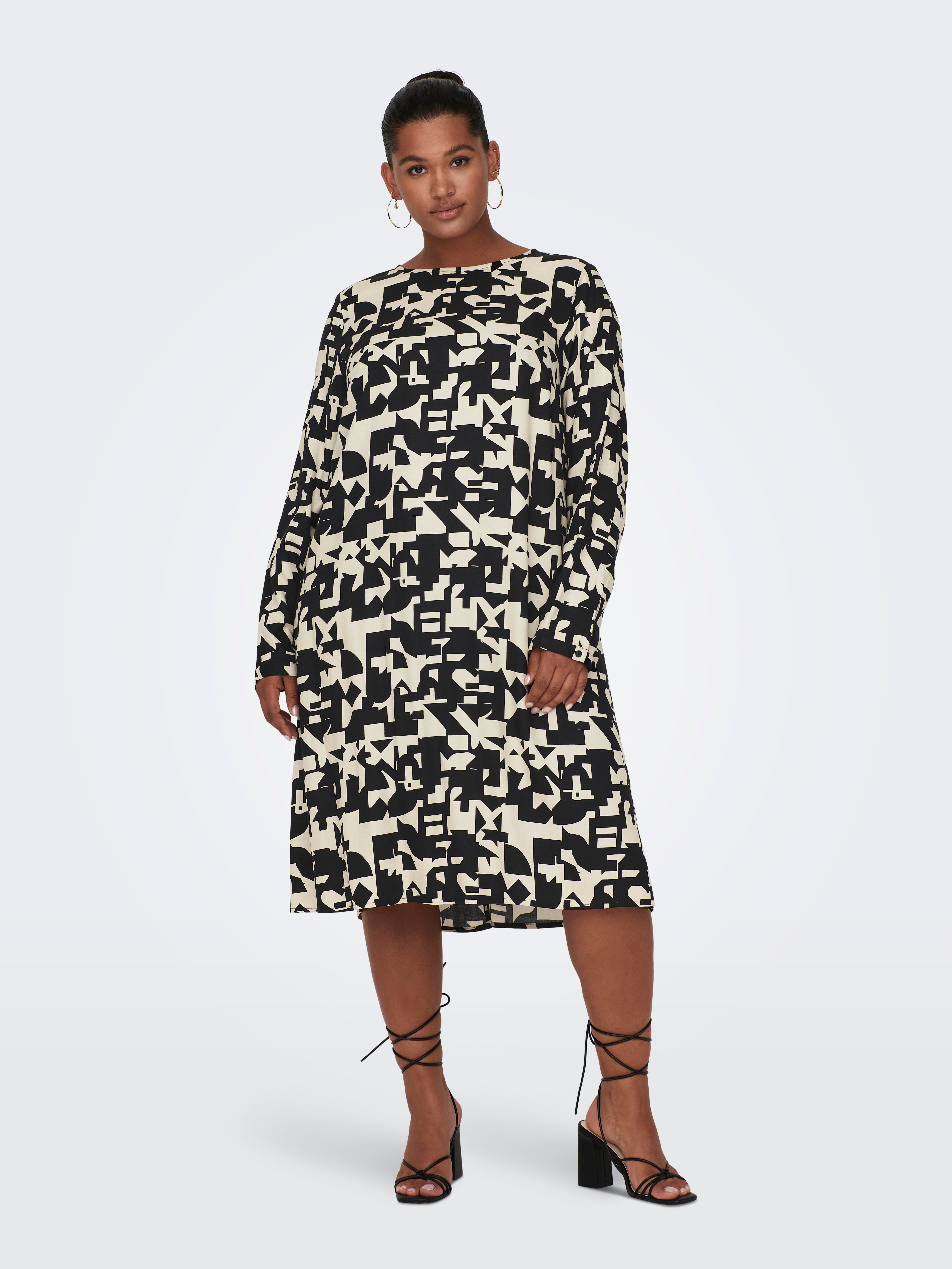 CARMANOLA Langes Kleid Black