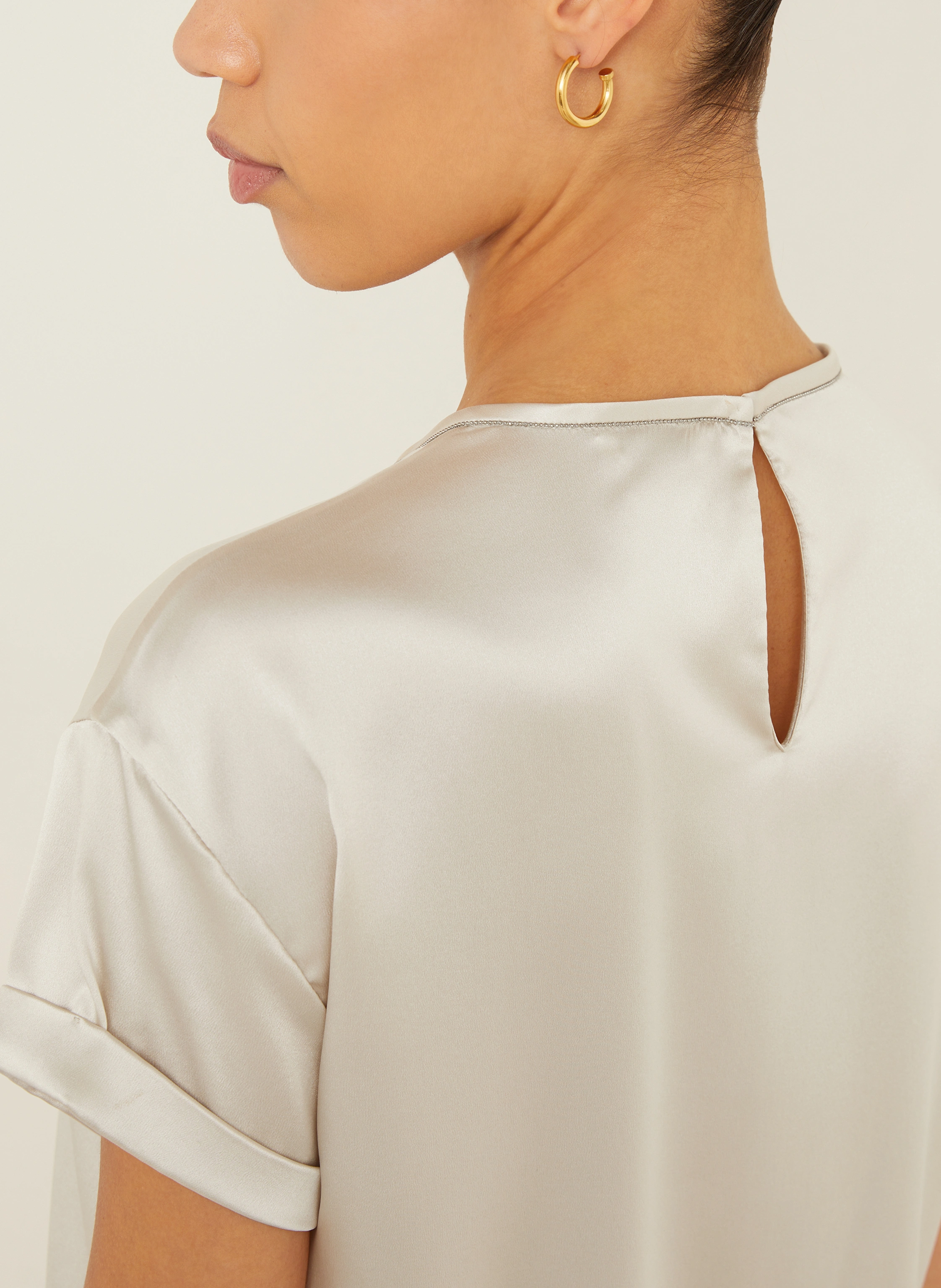 BRUNELLO CUCINELLI Blusenshirt aus Seide mit Schmucksteinen