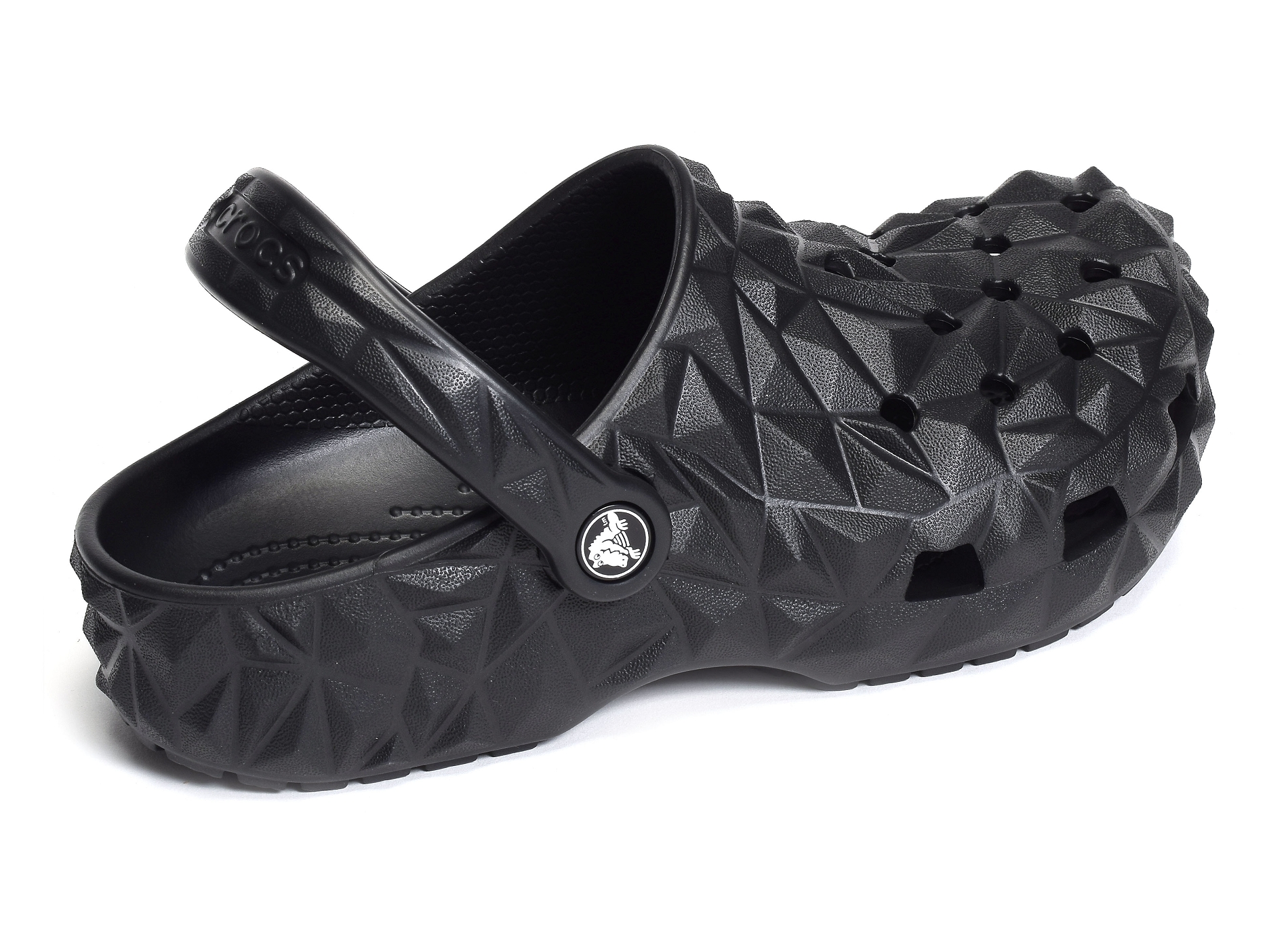 Classic geometric clog noir