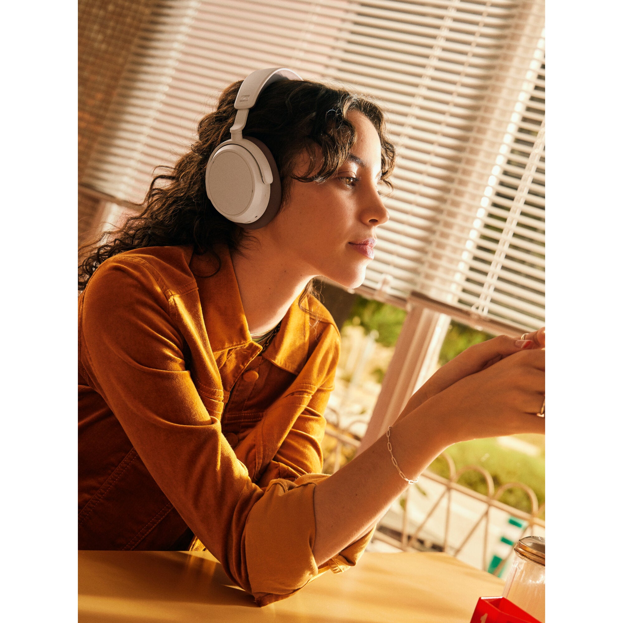 Sennheiser Accentum Plus Wireless White Bluetooth Noise Cancelling koptelefoon