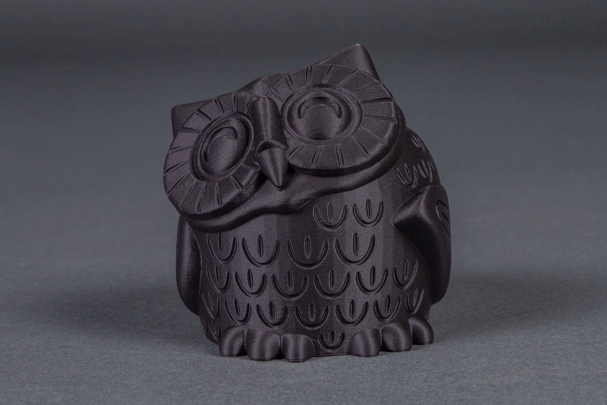 FormFutura  Matt PLA Stealth Black, 1,75 mm / 750 g    Mattes PLA mit rauer Oberfläche und feinen Details