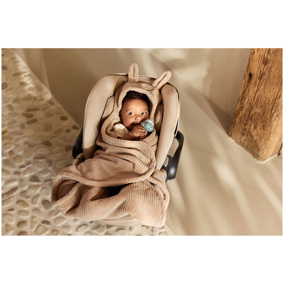 JolleinJollein   Einschlagdecke für Babyschale cloudy rib milky coffee