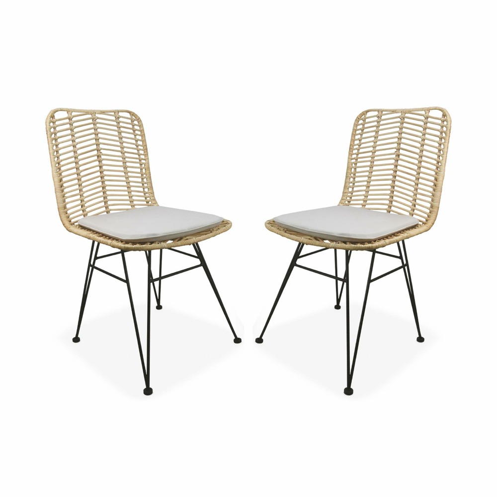 Deux chaises en rotin naturel et métal. Coussins beiges - cahya
