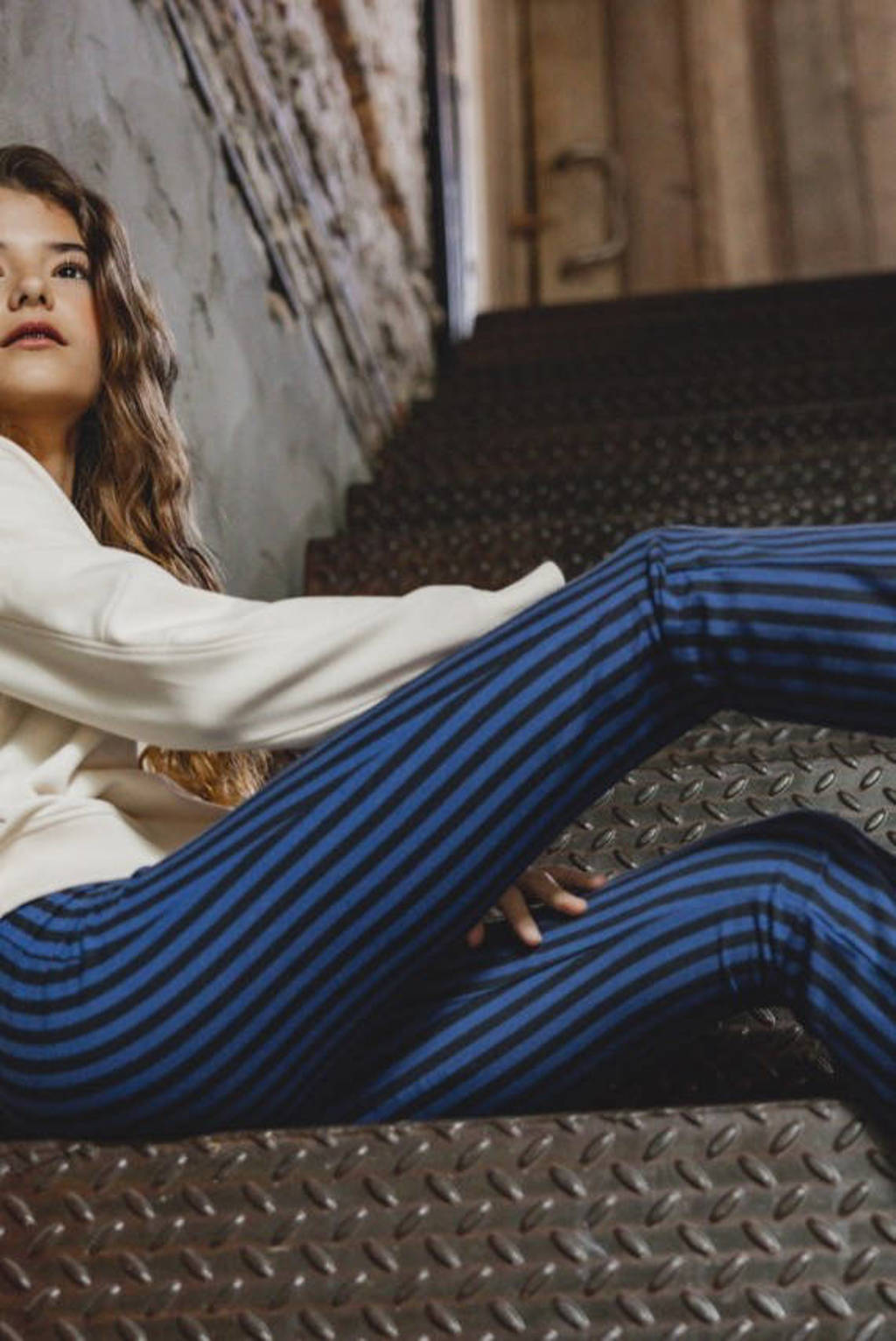 LOOXS gestreepte flared broek koningsblauw