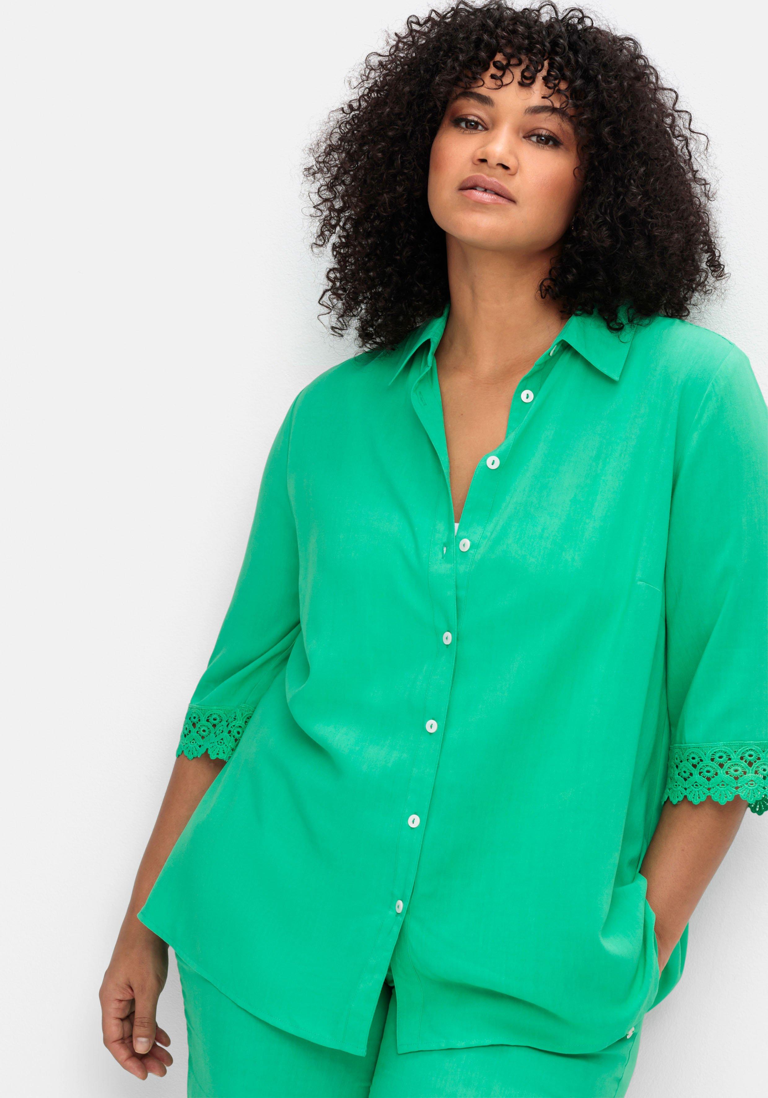 Bluse mit Spitzenkante am Ärmelsaum