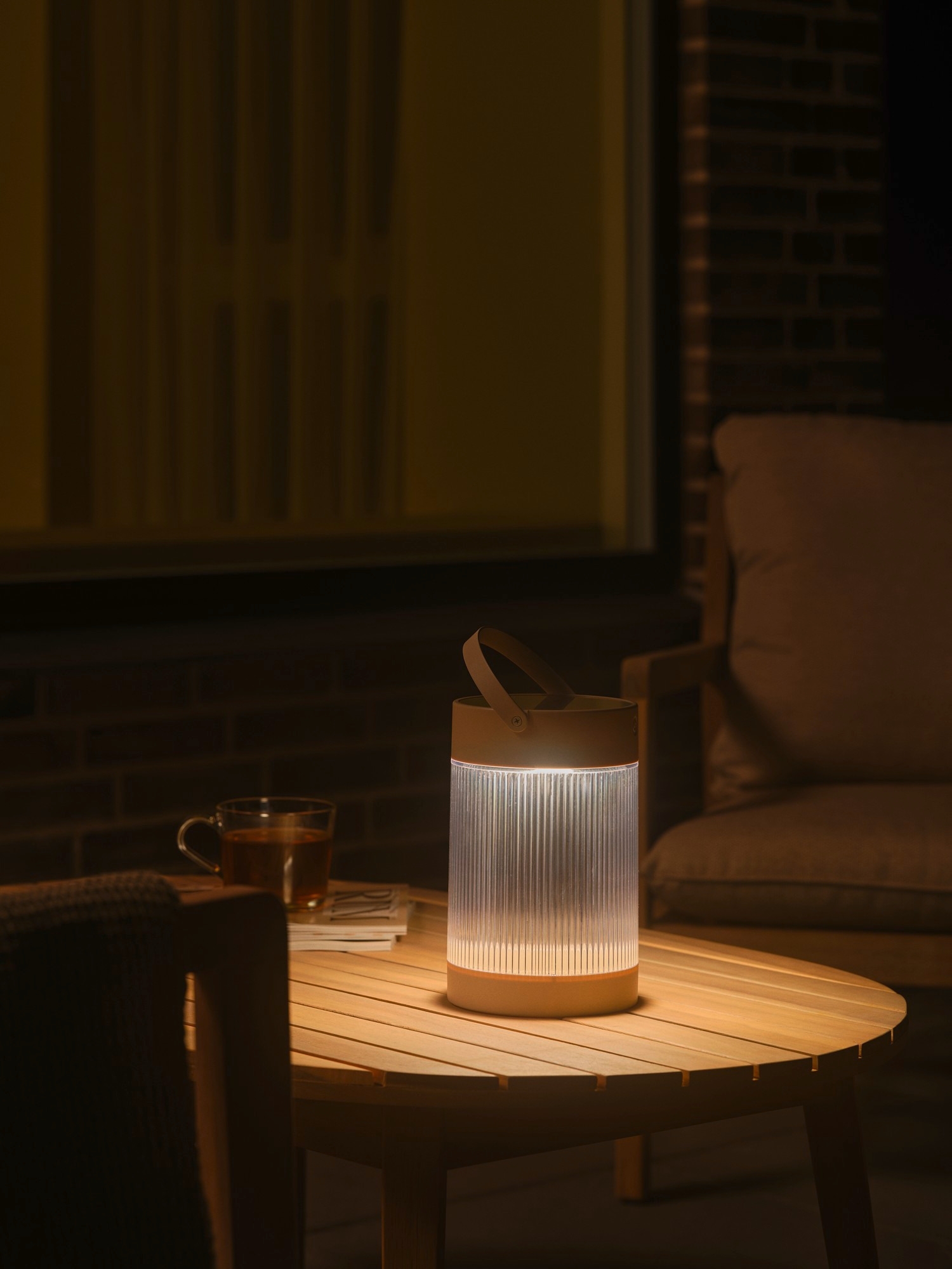 Nordlux Coupar Solar Tischlampe sandfarbig
