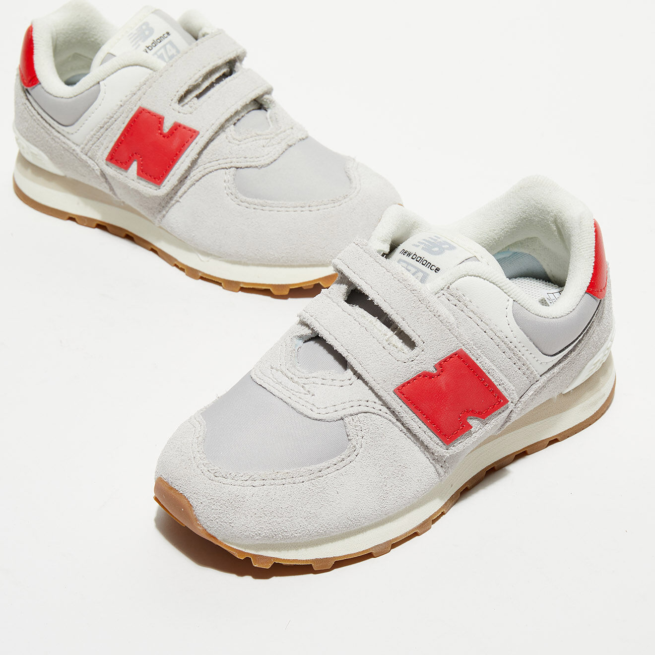 New Balance Baskets en Velours de Cuir & Textile 574 gris/rouge