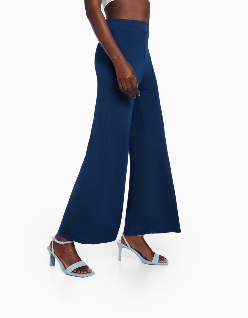 Calças esvoaçantes
