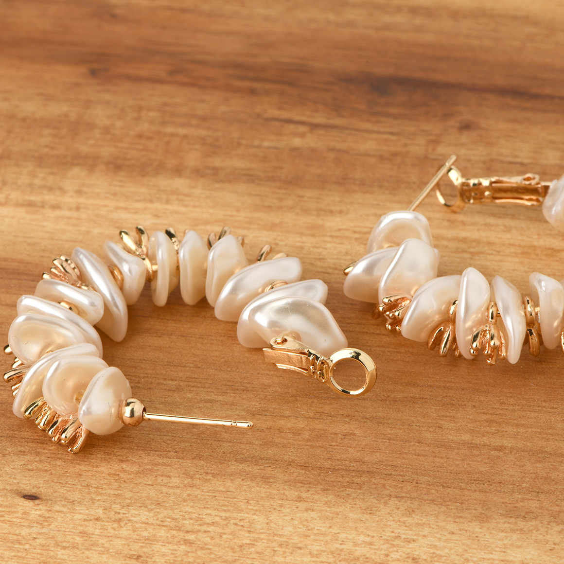 Damen Creolen mit Perlmuttglanz gold