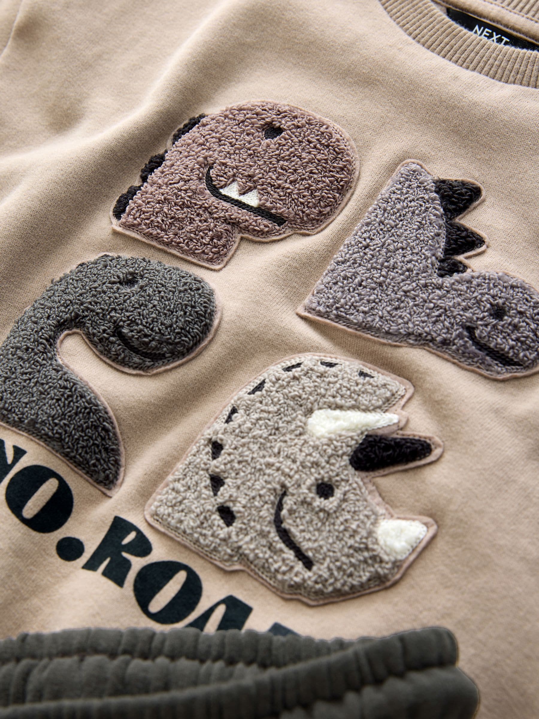Grey and Charcoal Dinosaur Spike - Set met sweatshirt en joggingbroek (3mnd -7jr)