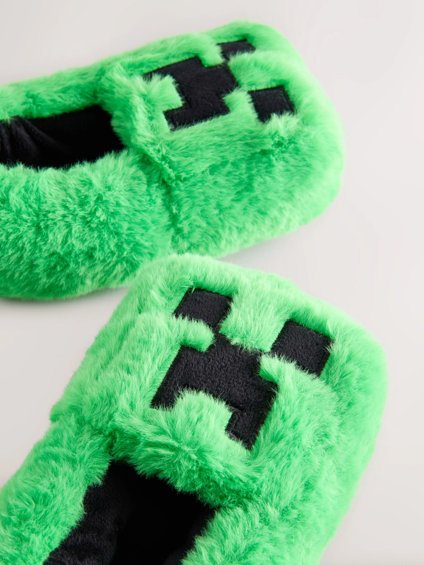 Groen - Minecraft Fluffy Creeper Slippers