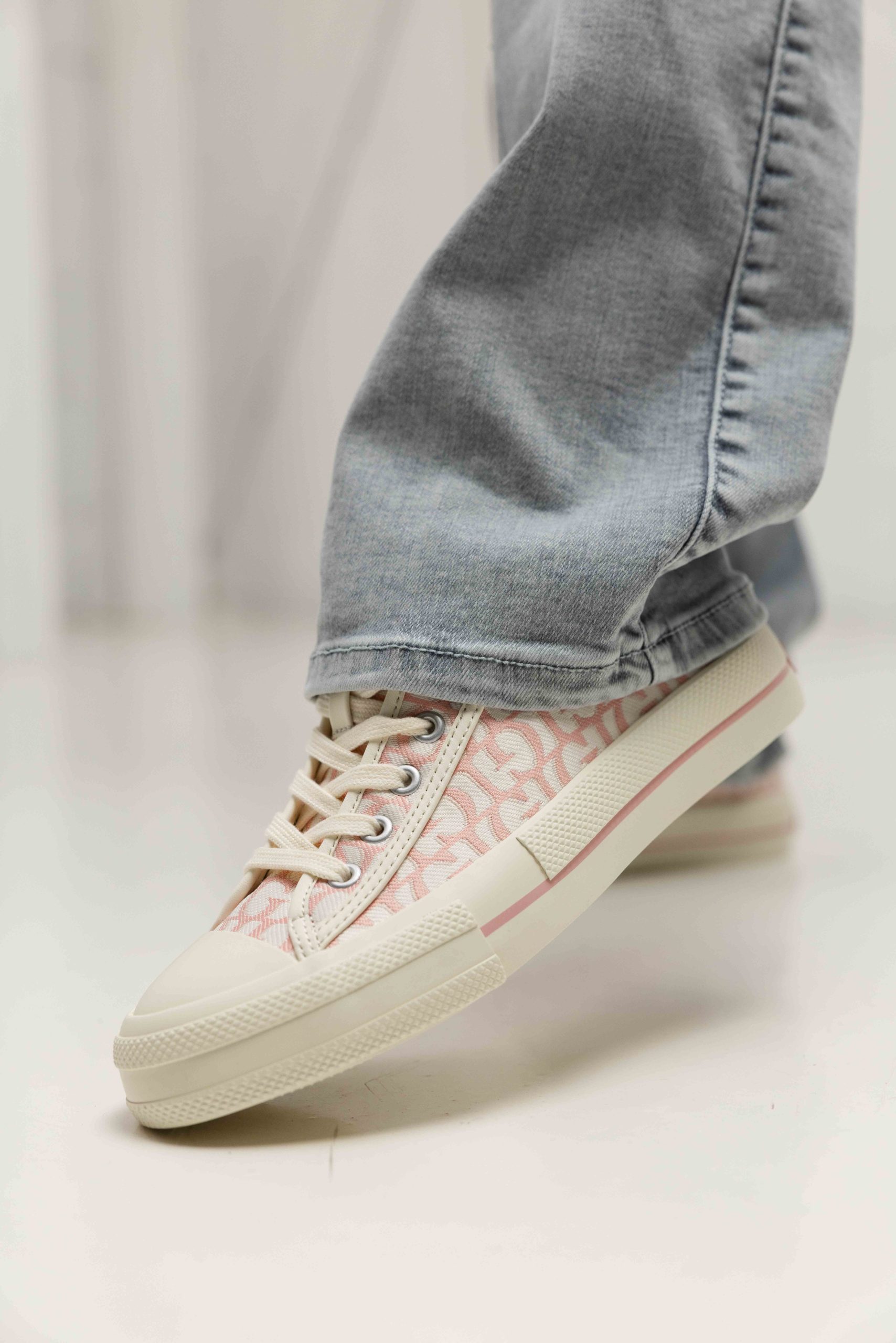Guess Sneaker Carey Logo Met Detail Dames Roze